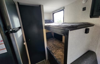 Forest River Cherokee Wolf Pup 16BHS