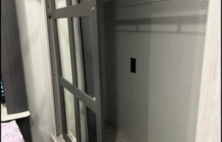 Four Paws Fifth Wheel