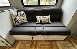 Fully Stocked, Double Bunk | Sleeps 6-8 | 2022 RV