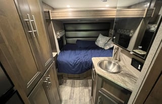 Blue Goose: Dynamax 24RW • Luxury Class C • WiFi