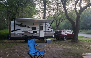 18’ Autumn Ridge: Sleeps 5, Easy Tow, Cozy!