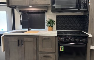 Glamping Getaway – FR3 34DS