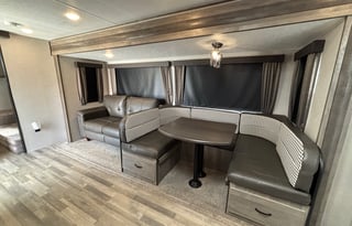 36ft Vibe Sleeps 10, Perfect for Family Adventures