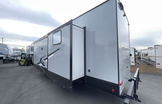 44' 5th Wheel w/ Rear Bath/Bunkhouse Sleeps 8
