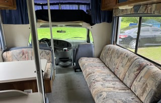 Tom & Sparkle Dog’s RV Rental!