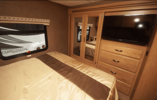 2018 Chateau 31E Bunkhouse 5 TV's