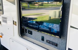 2021 RESORT STYLE RV LIVING !  32 FT Coachman Freelander