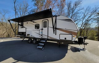 Full bunks★SLIDEOUT ★NEW★outdoor kitchen