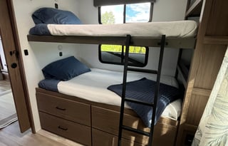 Big Merla Sleeps 7 and Bring your Furry Friends