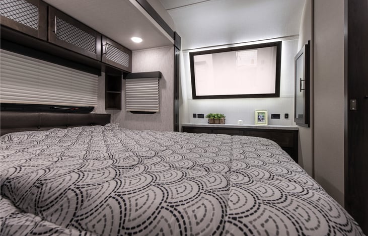 Master Bedroom - Bed sleeps 2