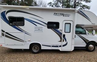 RV Trippin - "Penny" - Thor Freedom Elite