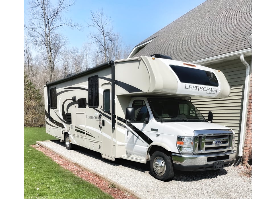 Class C Motor Home rentals in Madison Heights