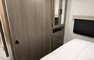 "Jupiter" 2-Bedroom Bunkhouse, Sleeps 8 (OKFL1912)