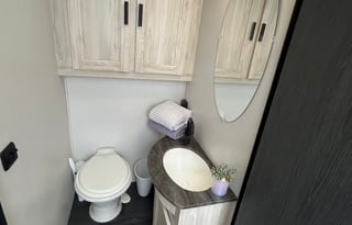 C-1 "Dragonfly" Luxury Class-C Camping!! Sleeps 7