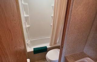 Fully Stocked Family Camper • Sleeps 7