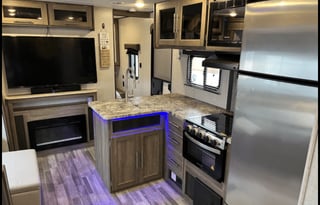 2022 Zinger 2 BR Bunkhouse - perfect for families!