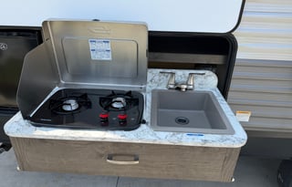 Sunny’s Family & Pet Friendly Adventure RV