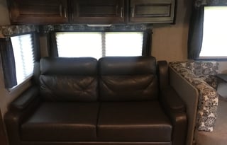 2018 Keystone Outback HAL437