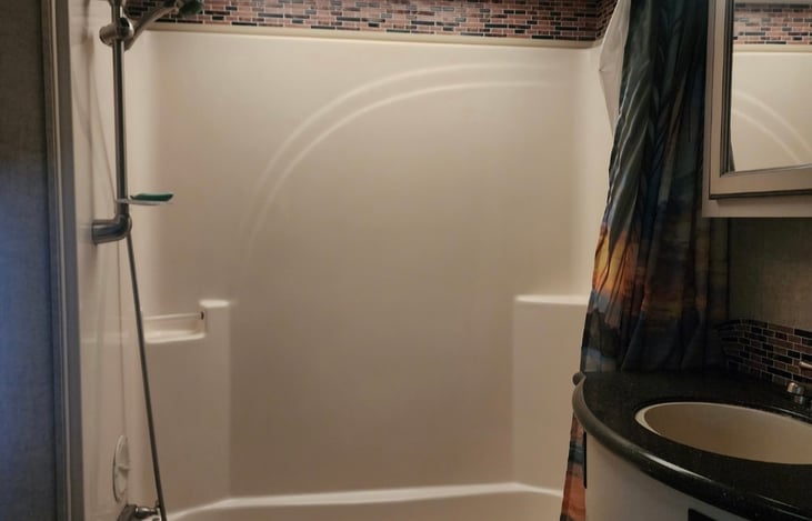 Large main bathroom!