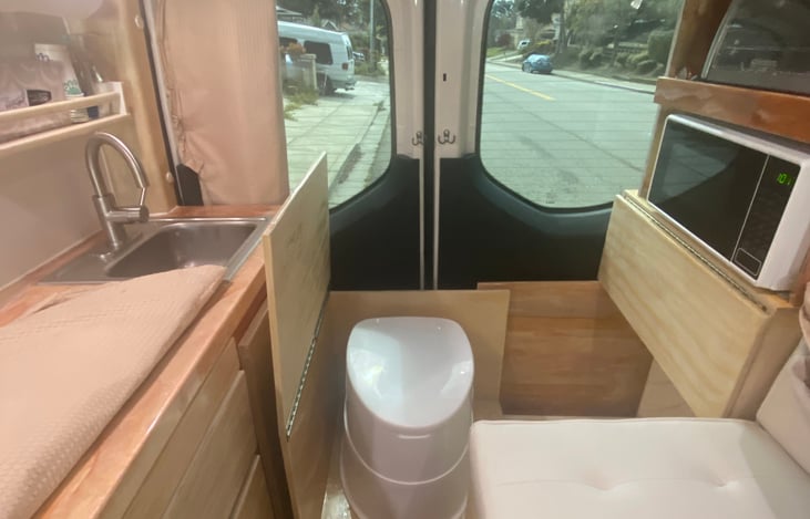 PORTABLE TOILET/SHOWER