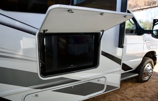 NEW Fully Equipped Quantum Bunkhouse With Solar!