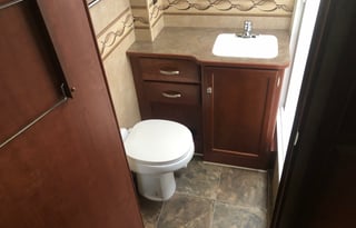 2014 Winnebago chalet 31JR Bunk house #10