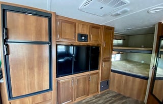 2018 Prime Time RV Avenger ATI 27DBS