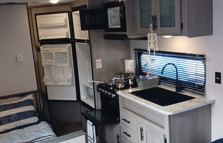 Nice clean appliances ready to go!