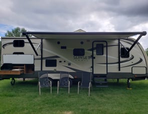 CrossRoads RV Sunset Trail Super Lite ST270BH