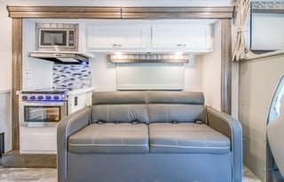 2024 Gulfstream 32ft W/ BUNKS