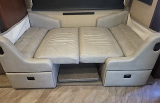 TGGB-The GR8 GREY Buffalo! (2017 Bounder 36Y)