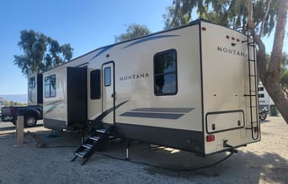 MONTANA FIFTH WHEEL