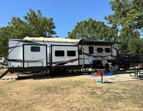 Heartland Bighorn Traveler 37DB