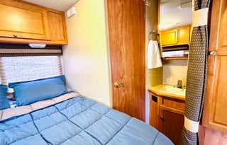 Super Clean CLASS C - Turn Key w/Essentials 24ft