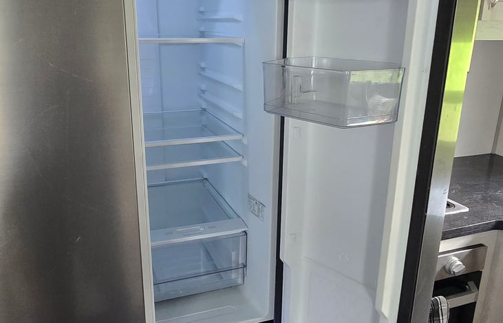 Side by side fridge and freezer