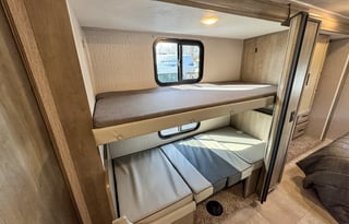 Freelander Luxury Bunk Class C