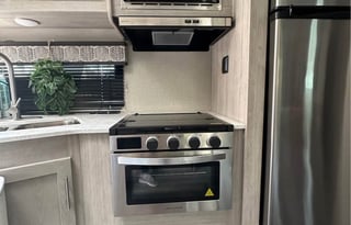 SPACIOUS FAMILY RV W/ ROOM FOR 10!