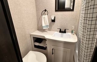 TWO HEARTS, ONE CAMPER: MOUNTAIN VIEWS