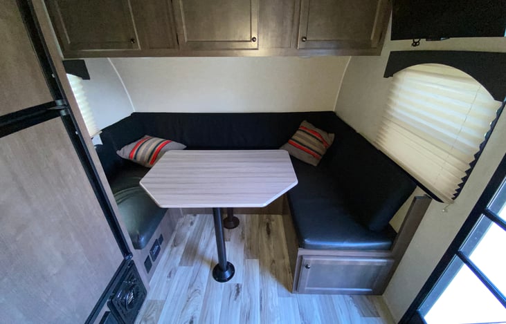 Dinette/Queen bed area