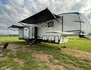 Forest River RV Cherokee Arctic Wolf Suite 3770