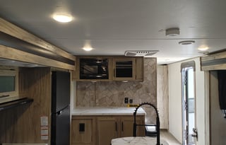 2021 ALPHA WOLF Spacious Living Room