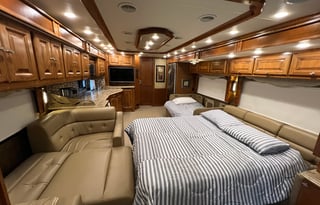 2014 Tiffin Phaeton 40QKH Bunkhouse