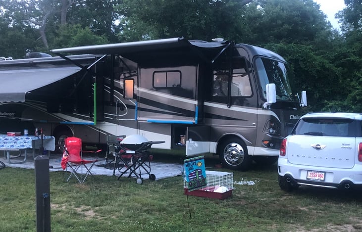 37.0 Challenger 371 Class A Motor Home | RVshare