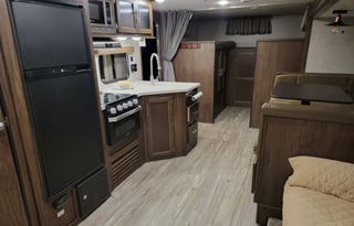 Luxurious 2 Bedroom  Pet Friendly HUGE RV
