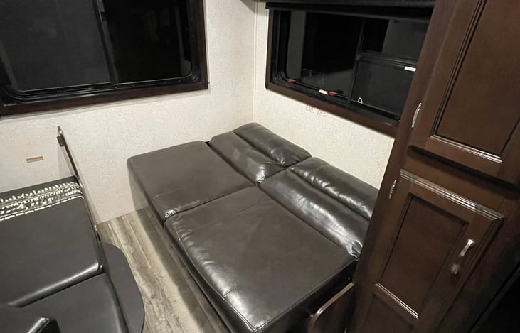 Easy pull-out sleeper sofa