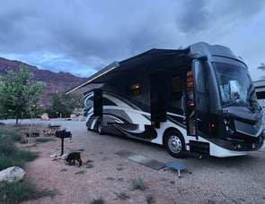 Fleetwood RV Discovery LXE 40E