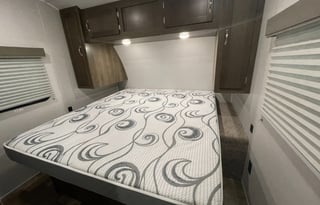 2020 EAST TO WEST Memories & and relaxation RV