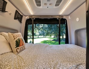 Winnebago Revel 44E