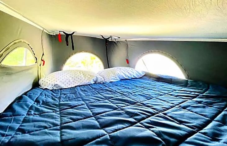 Pop up bed. Up to 6'2 will sleep comfortably. (bedding for photo purposes only).