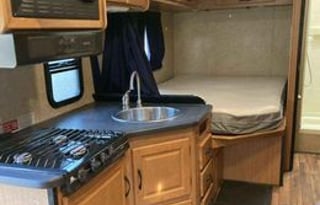 2017 Thor Motor Coach Majestic 23a